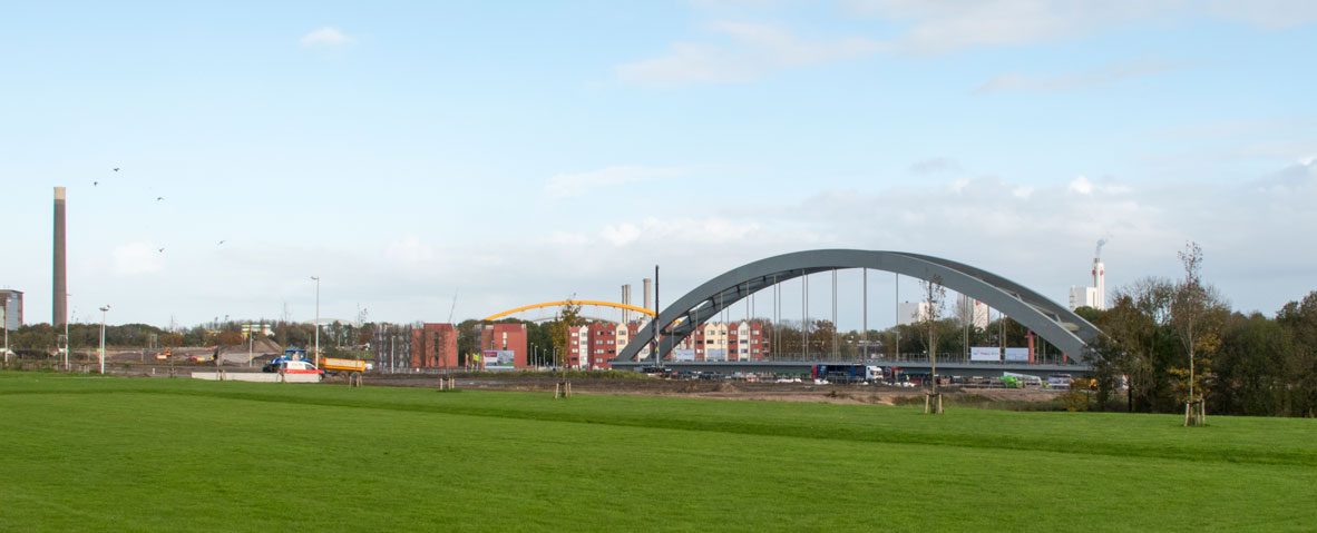 Spoorbrug in aanbouw