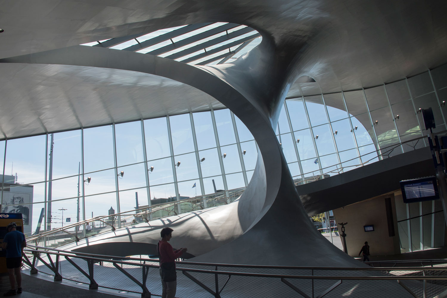 Station Arnhem binnen III